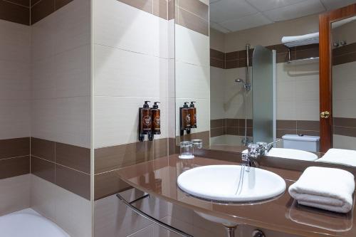 Habitación Individual del hotel Senator Huelva. Foto 2