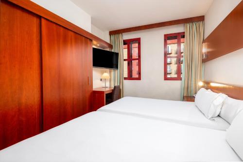 Habitación Familiar del hotel Senator Huelva. Foto 2