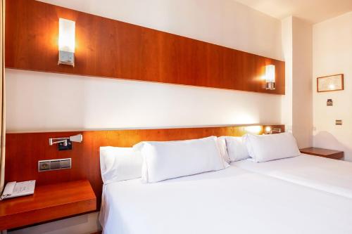 Habitación familiar 1 habitación 2 Camas dobles del hotel Senator Huelva. Foto 3