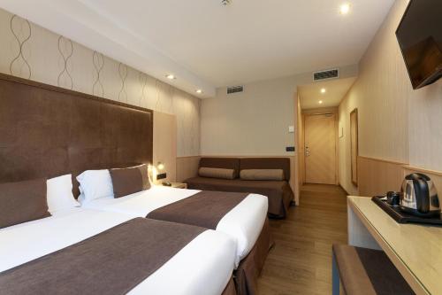 Habitación Triple del hotel Pedro I de Aragon