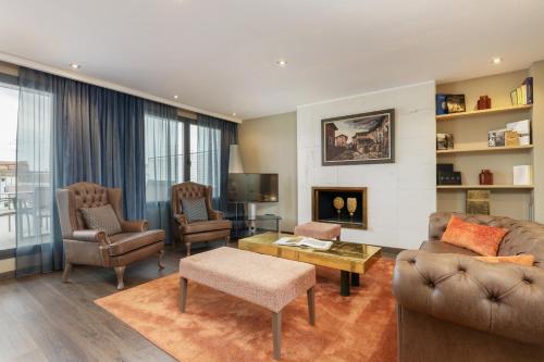 Suite con terraza del hotel Pedro I de Aragon. Foto 1
