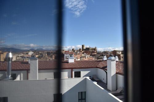 Suite con terraza del hotel Pedro I de Aragon. Foto 3