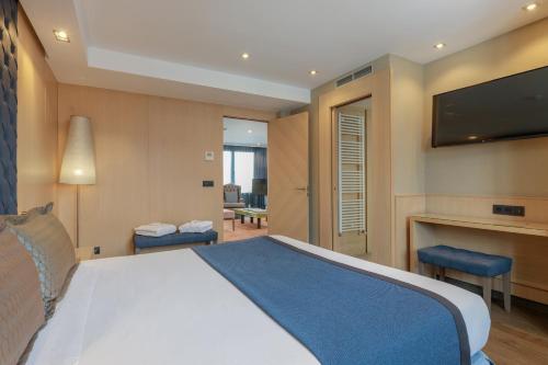 Suite con terraza del hotel Pedro I de Aragon. Foto 6