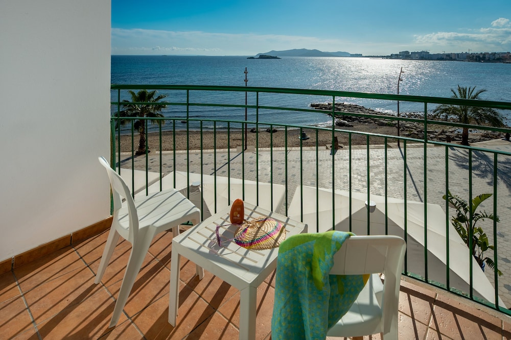 Habitación con 2 camas individuales, vistas al mar del hotel Vibra Maritimo. Foto 2