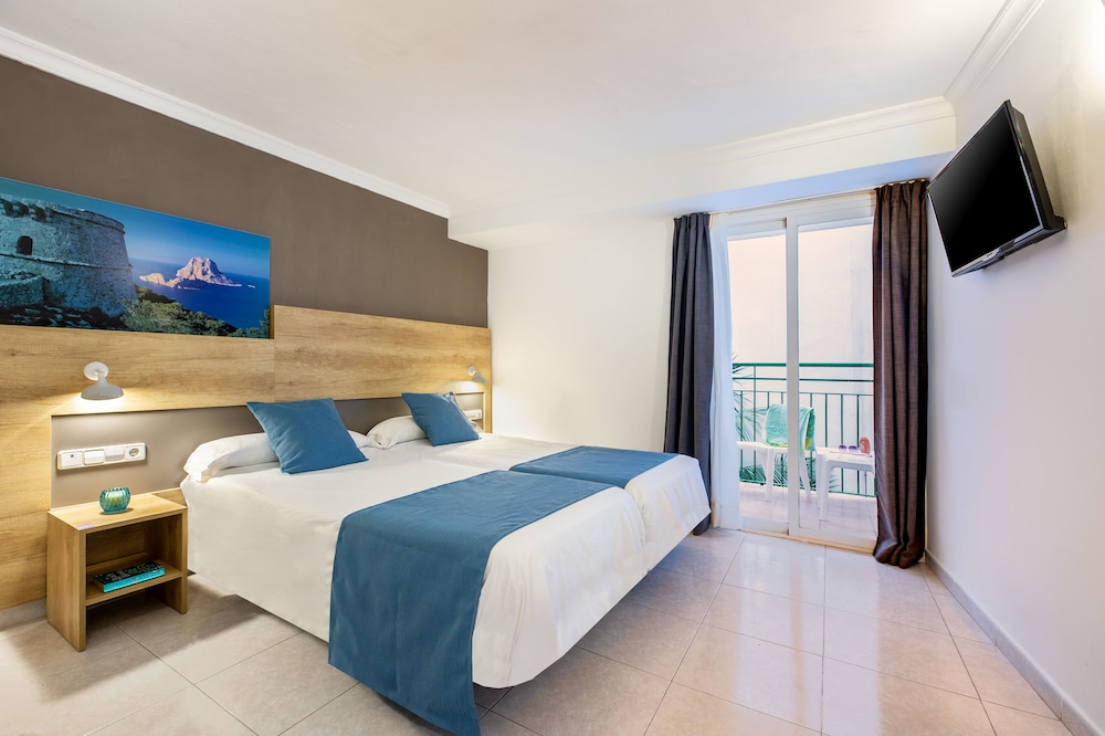 Habitación con 2 camas individuales del hotel Vibra Maritimo