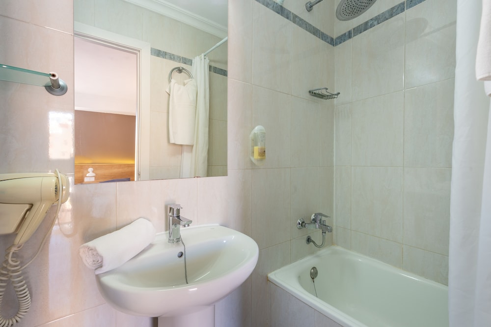 Habitación con 2 camas individuales del hotel Vibra Maritimo. Foto 3