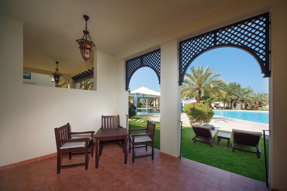 Habitación Familiar con vistas a la piscina del hotel Rixos Al Mairid Ras Al Khaimah. Foto 1