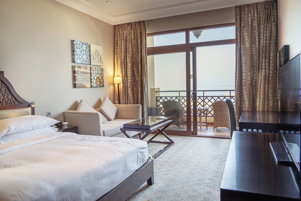 Suite Deluxe de un dormitorio del hotel Rixos Al Mairid Ras Al Khaimah. Foto 1