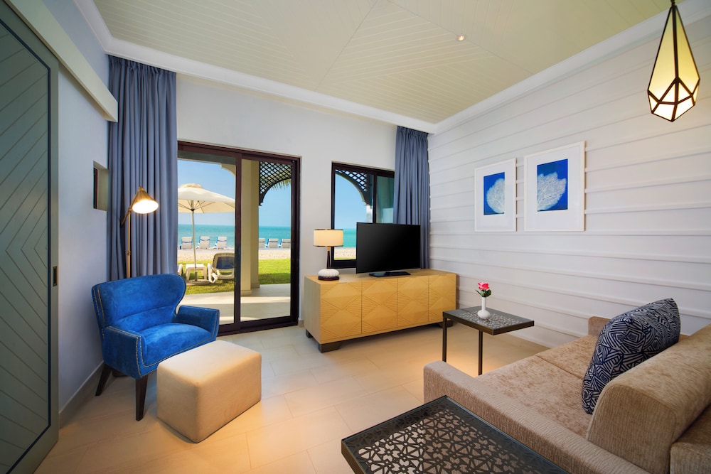 Suite Premium de un dormitorio con acceso a la playa del hotel Rixos Al Mairid Ras Al Khaimah. Foto 2