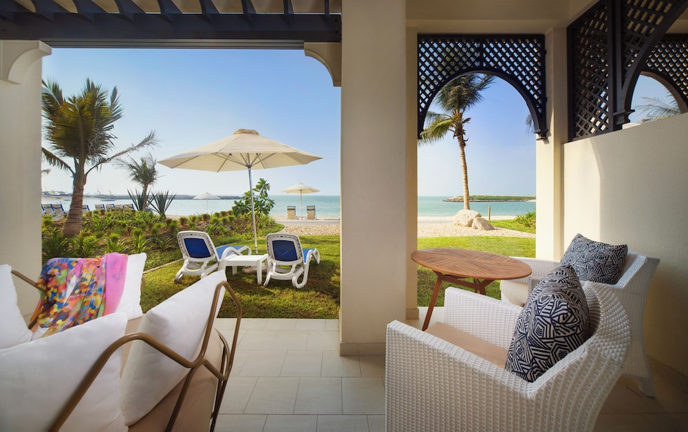 Suite Premium de un dormitorio con acceso a la playa del hotel Rixos Al Mairid Ras Al Khaimah. Foto 3