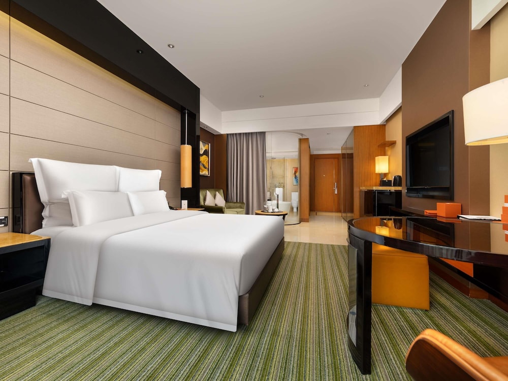 Habitación Deluxe con 1 cama king size del hotel Pullman Dongguan Changan. Foto 6