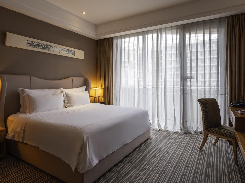Habitación Ejecutiva, acceso al salón, 1 cama King Size, balcón privado del hotel Pullman Foshan Shunde