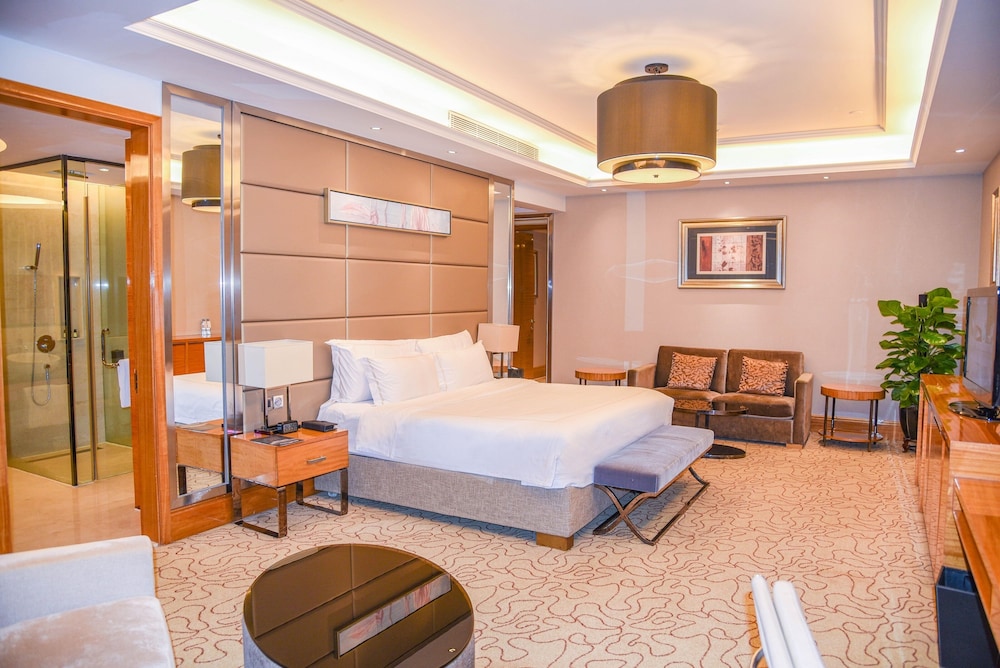 SUITE JUNIOR, 1 Cama King Size del hotel Pullman Foshan Shunde. Foto 1