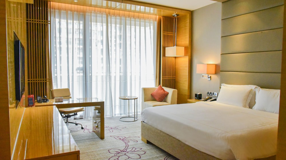 Suite Superior, acceso al salón, 1 cama King Size del hotel Pullman Foshan Shunde. Foto 3