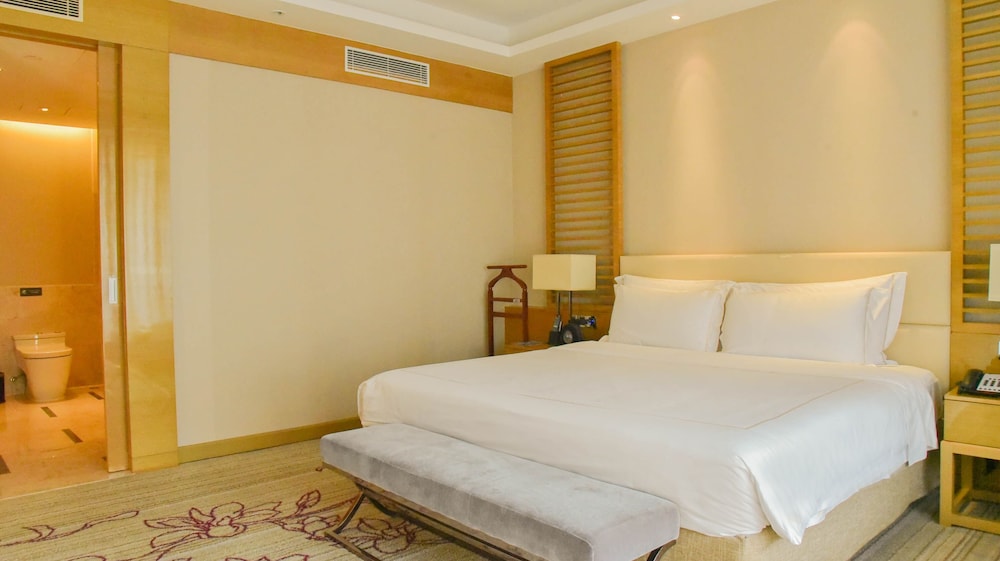 SUITE DELUXE, Acceso al Salón, 1 Cama King Size, Balcón Privado del hotel Pullman Foshan Shunde. Foto 1