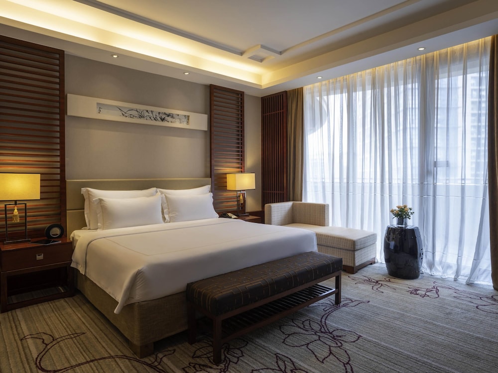 SUITE DELUXE, Acceso al Salón, 1 Cama King Size, Balcón Privado del hotel Pullman Foshan Shunde. Foto 2
