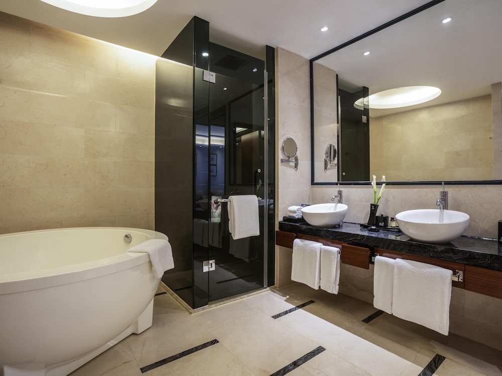 SUITE DELUXE, Acceso al Salón, 1 Cama King Size, Balcón Privado del hotel Pullman Foshan Shunde. Foto 3