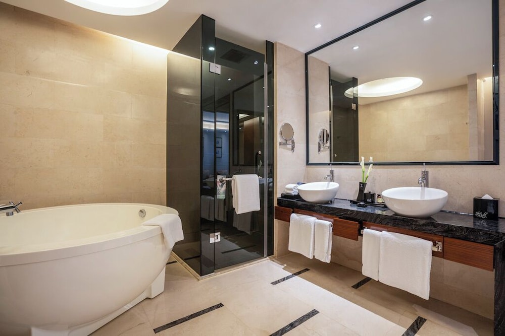 SUITE DELUXE, Acceso al Salón, 1 Cama King Size, Balcón Privado del hotel Pullman Foshan Shunde. Foto 4