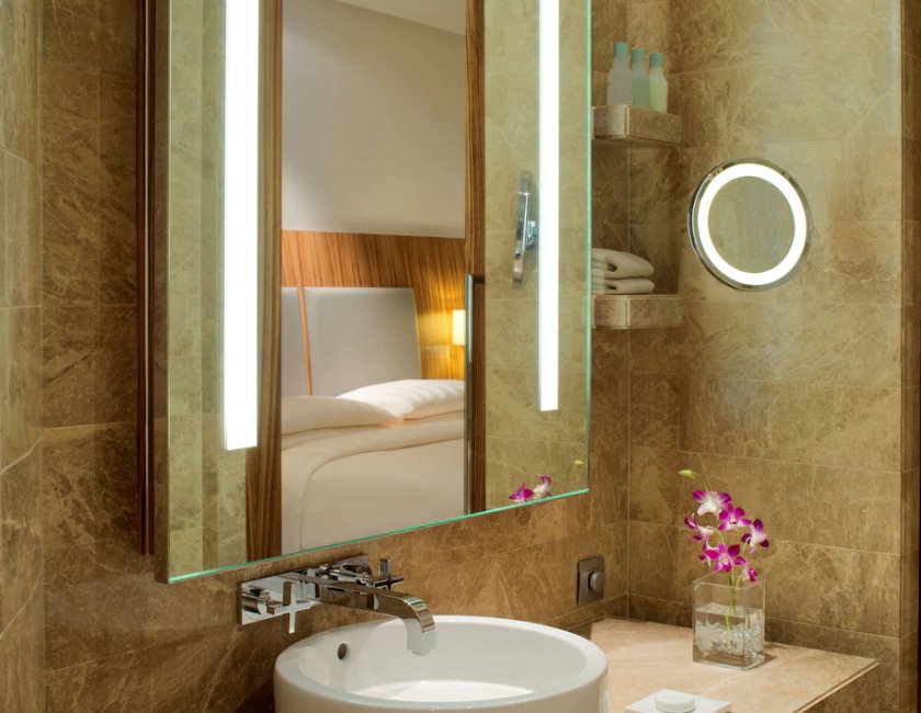 Suite (Diplomat) del hotel Andaz Capital Gate Abu Dhabi – A Concept By Hyatt. Foto 4