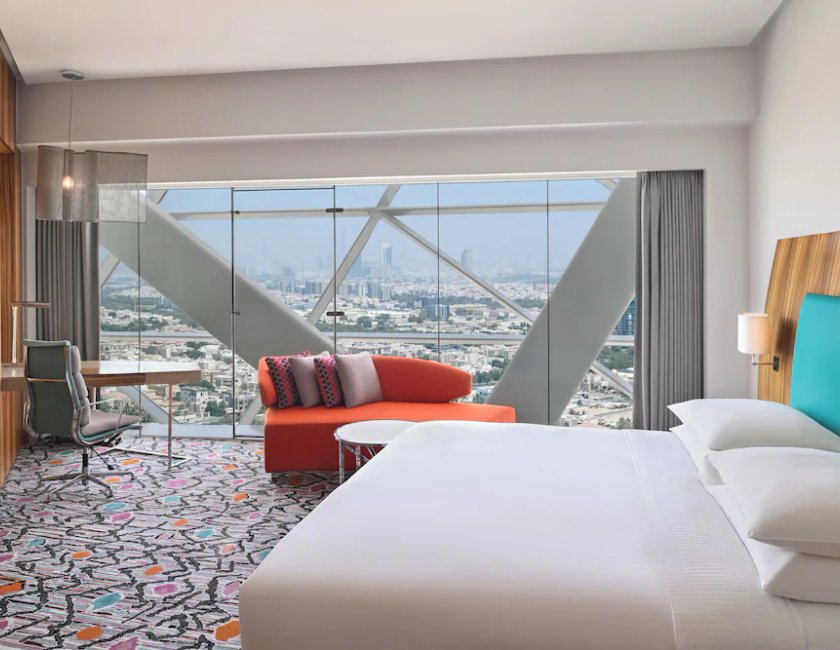 Habitación Deluxe, 1 cama de matrimonio grande del hotel Andaz Capital Gate Abu Dhabi – A Concept By Hyatt