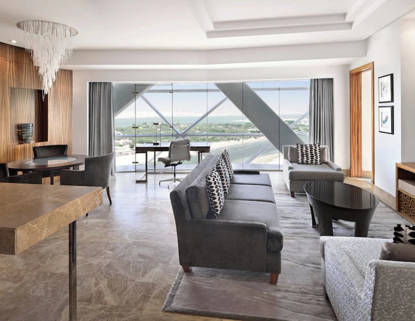 Suite Ejecutiva del hotel Andaz Capital Gate Abu Dhabi – A Concept By Hyatt. Foto 3