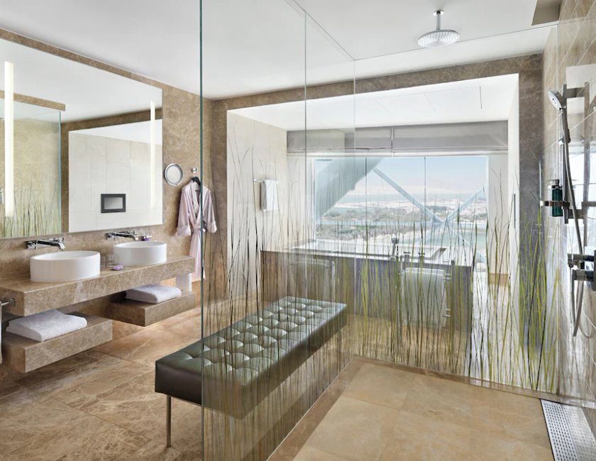 Suite Ejecutiva del hotel Andaz Capital Gate Abu Dhabi – A Concept By Hyatt. Foto 4