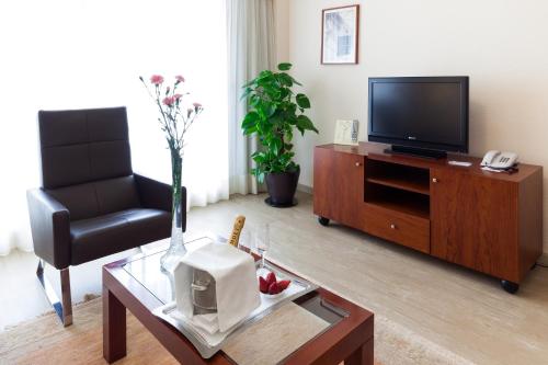 Suite Junior con balcón del hotel Royal Plaza