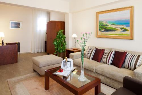 Suite Junior con balcón del hotel Royal Plaza. Foto 5