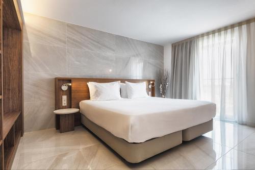 Suite del hotel Eurostars Puerto de Ibiza. Foto 1