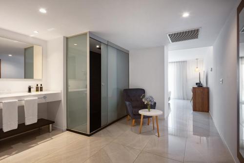 Suite del hotel Eurostars Puerto de Ibiza. Foto 4