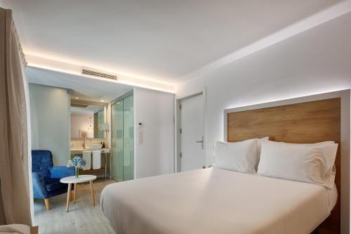 Habitación Individual del hotel Eurostars Puerto de Ibiza. Foto 1