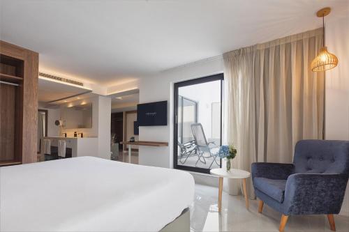 Suite Presidencial con bañera de hidromasaje al aire libre del hotel Eurostars Puerto de Ibiza