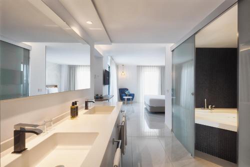 Suite Presidencial con bañera de hidromasaje al aire libre del hotel Eurostars Puerto de Ibiza. Foto 3