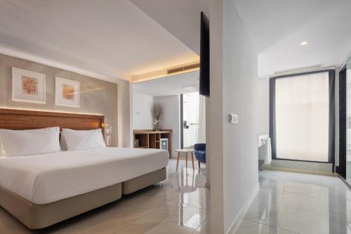 Suite con terraza del hotel Eurostars Puerto de Ibiza. Foto 1