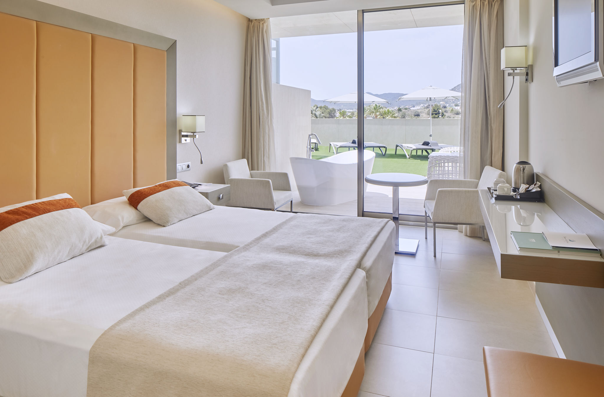 Élite vista montaña con terraza y bañera hidromasaje del hotel Torre Del Mar