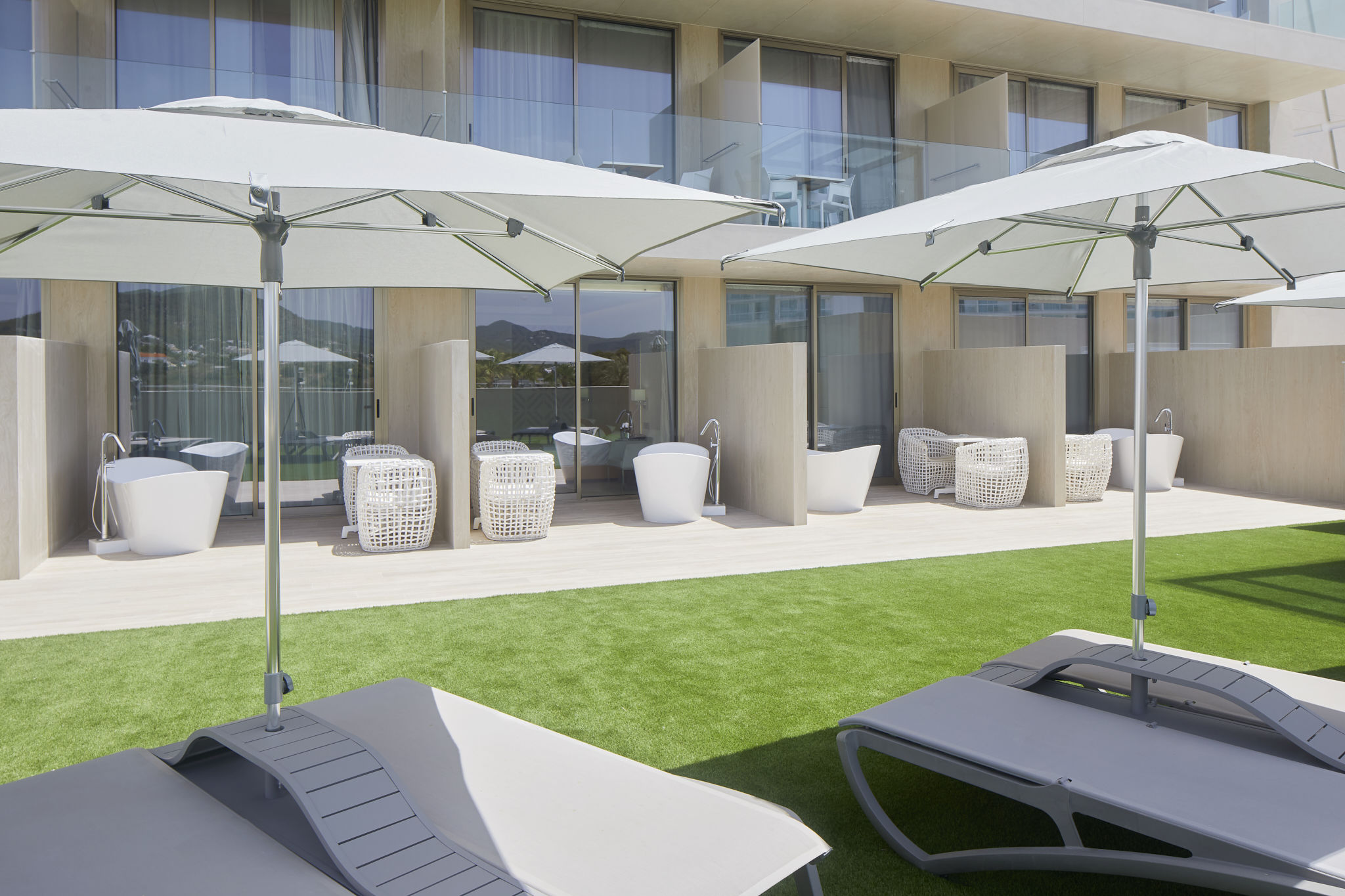 Élite vista montaña con terraza y bañera hidromasaje del hotel Torre Del Mar. Foto 2