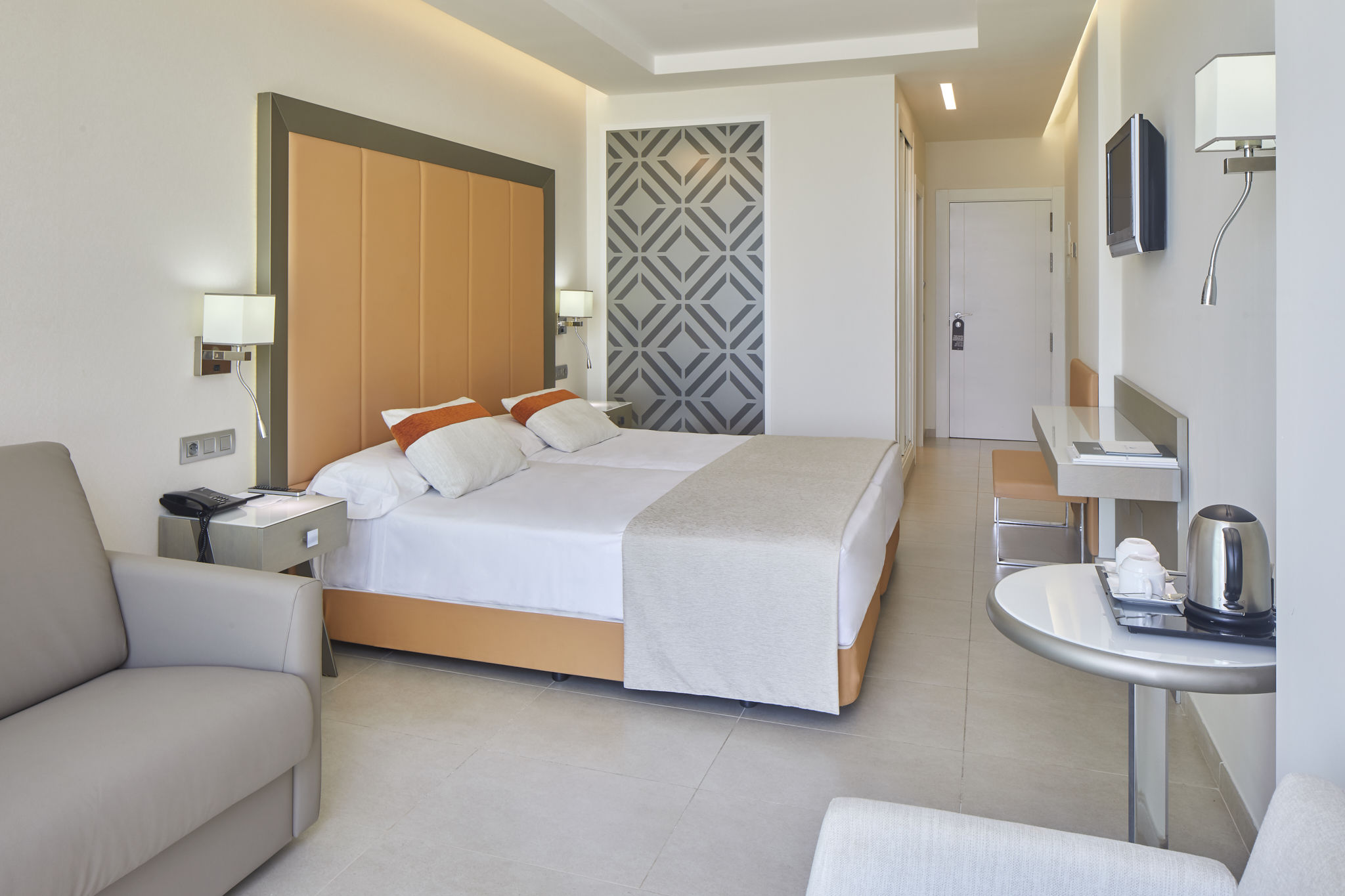 Premium vista mar, terraza y bañera hidromasaje del hotel Torre Del Mar. Foto 2