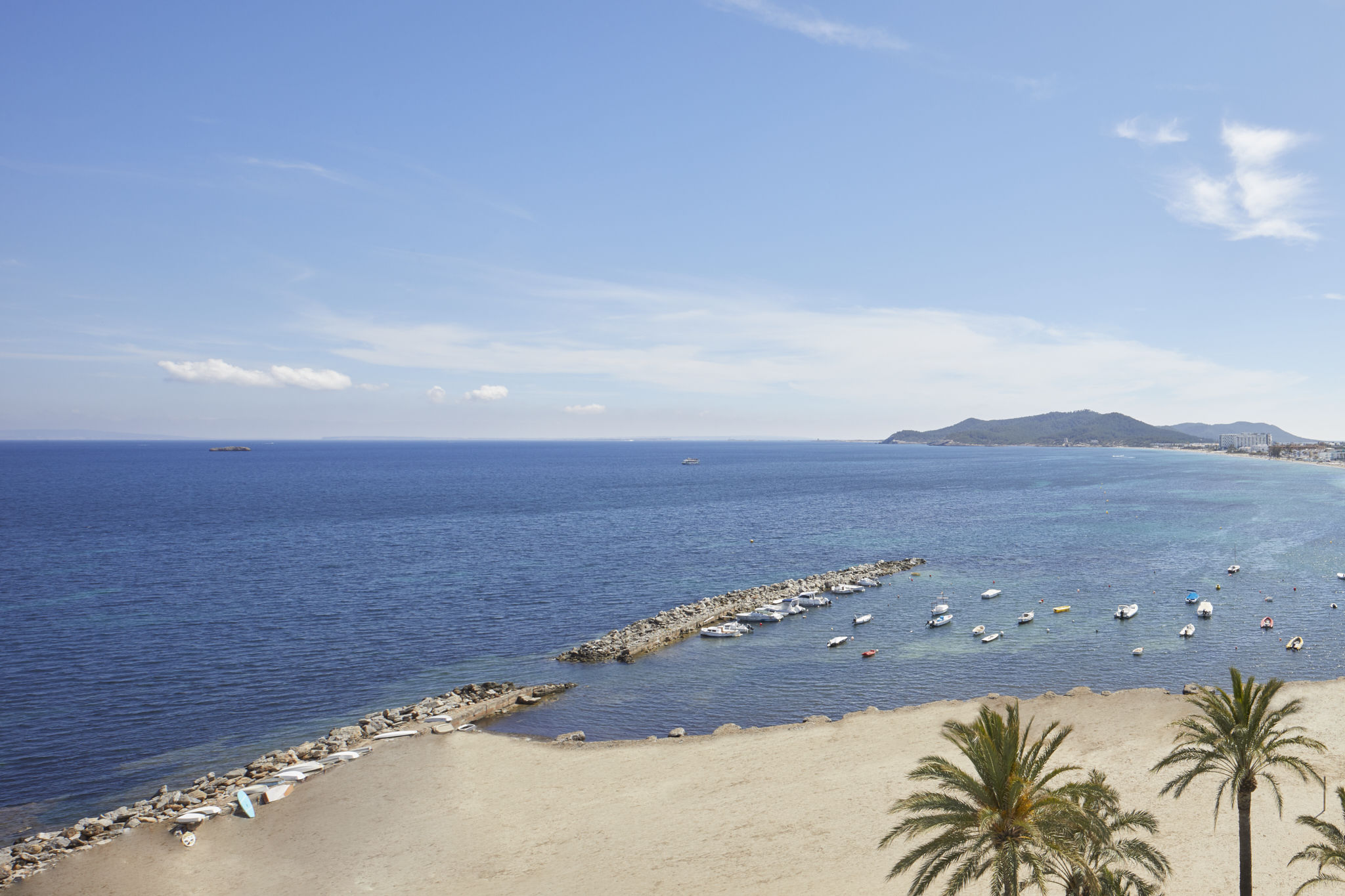 Grand Suite vista mar panorámica, terraza y bañera hidromasaje del hotel Torre Del Mar. Foto 6