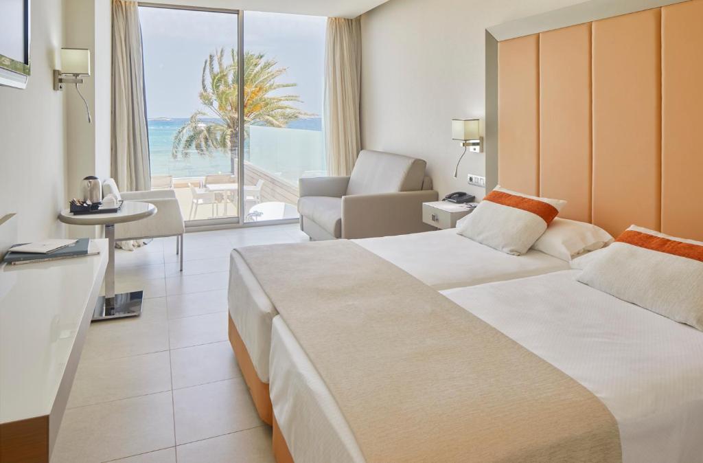 Signature vista mar, terraza y bañera hidromasaje del hotel Torre Del Mar. Foto 3