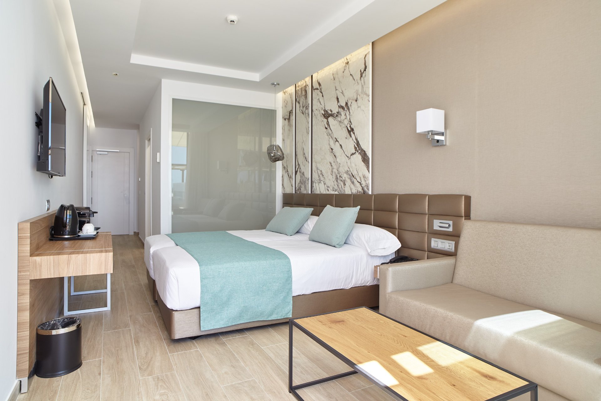 Familiar Signature vista mar, terraza y bañera hidromasaje del hotel Torre Del Mar