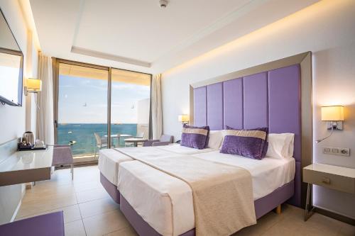 Habitación Doble con vistas al mar del hotel Torre Del Mar. Foto 12
