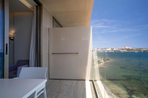 Habitación Doble con vistas al mar del hotel Torre Del Mar. Foto 14