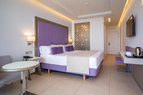 Habitación Doble con vistas al mar del hotel Torre Del Mar. Foto 15