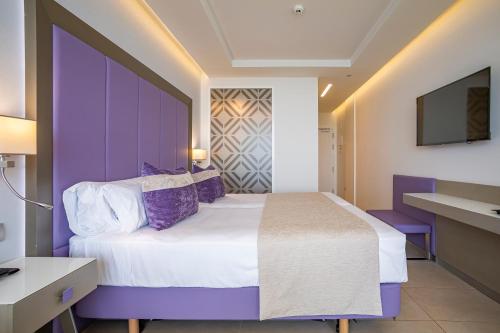 Habitación Doble con vistas al mar del hotel Torre Del Mar. Foto 17