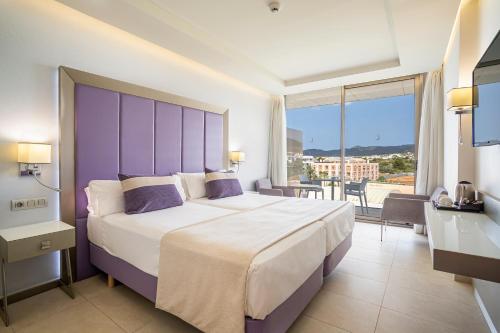 Habitación Doble con vistas a la ciudad del hotel Torre Del Mar. Foto 5