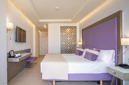 Habitación Doble con vistas a la ciudad del hotel Torre Del Mar. Foto 6