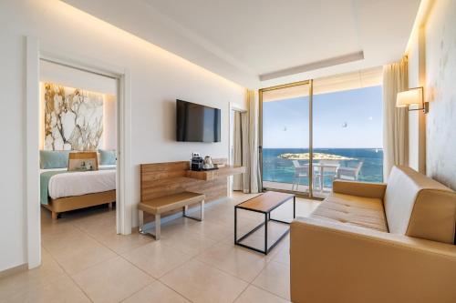 Suite Junior con acceso gratuito al spa del hotel Torre Del Mar. Foto 4