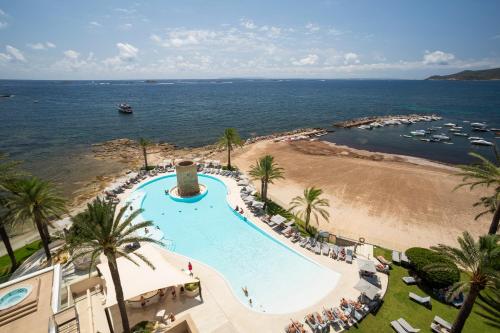 Suite Deluxe con bañera de hidromasaje y acceso gratuito al spa del hotel Torre Del Mar. Foto 6
