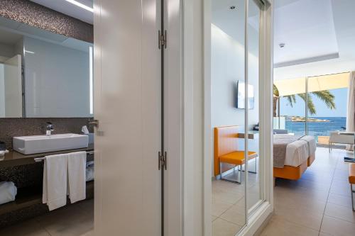 Habitación Doble con bañera de hidromasaje del hotel Torre Del Mar. Foto 4