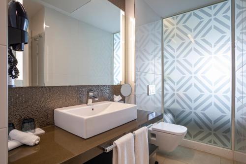 Habitación Doble con bañera de hidromasaje del hotel Torre Del Mar. Foto 8
